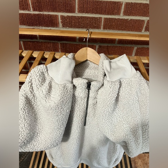 American Eagle Off-White Sherpa - Picture 7 of 7